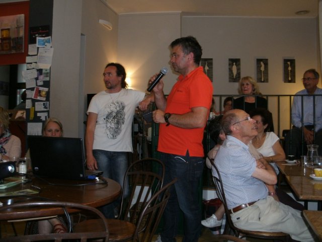 café