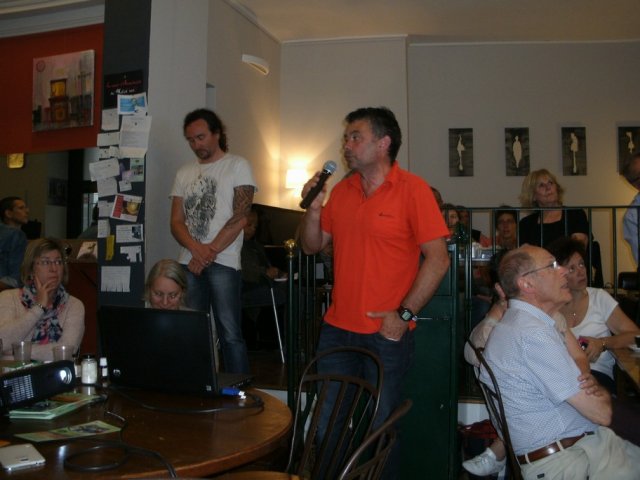 café